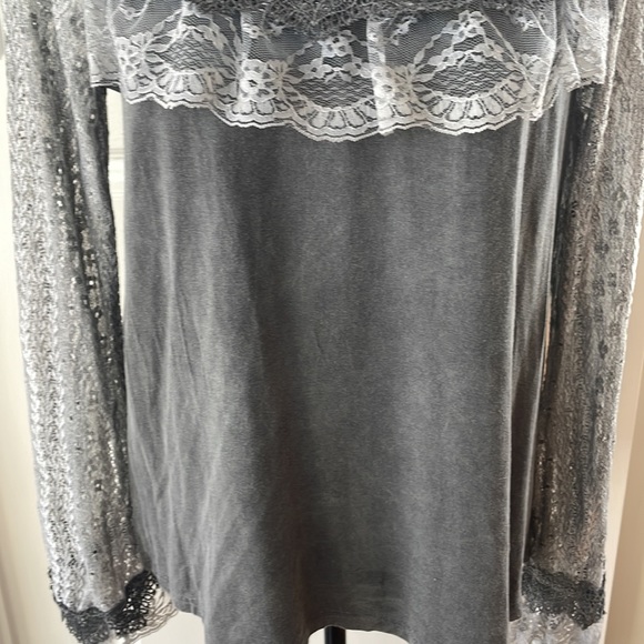 Vici Smoky Mountain Rain Lace Contrast Top - Picture 4 of 12